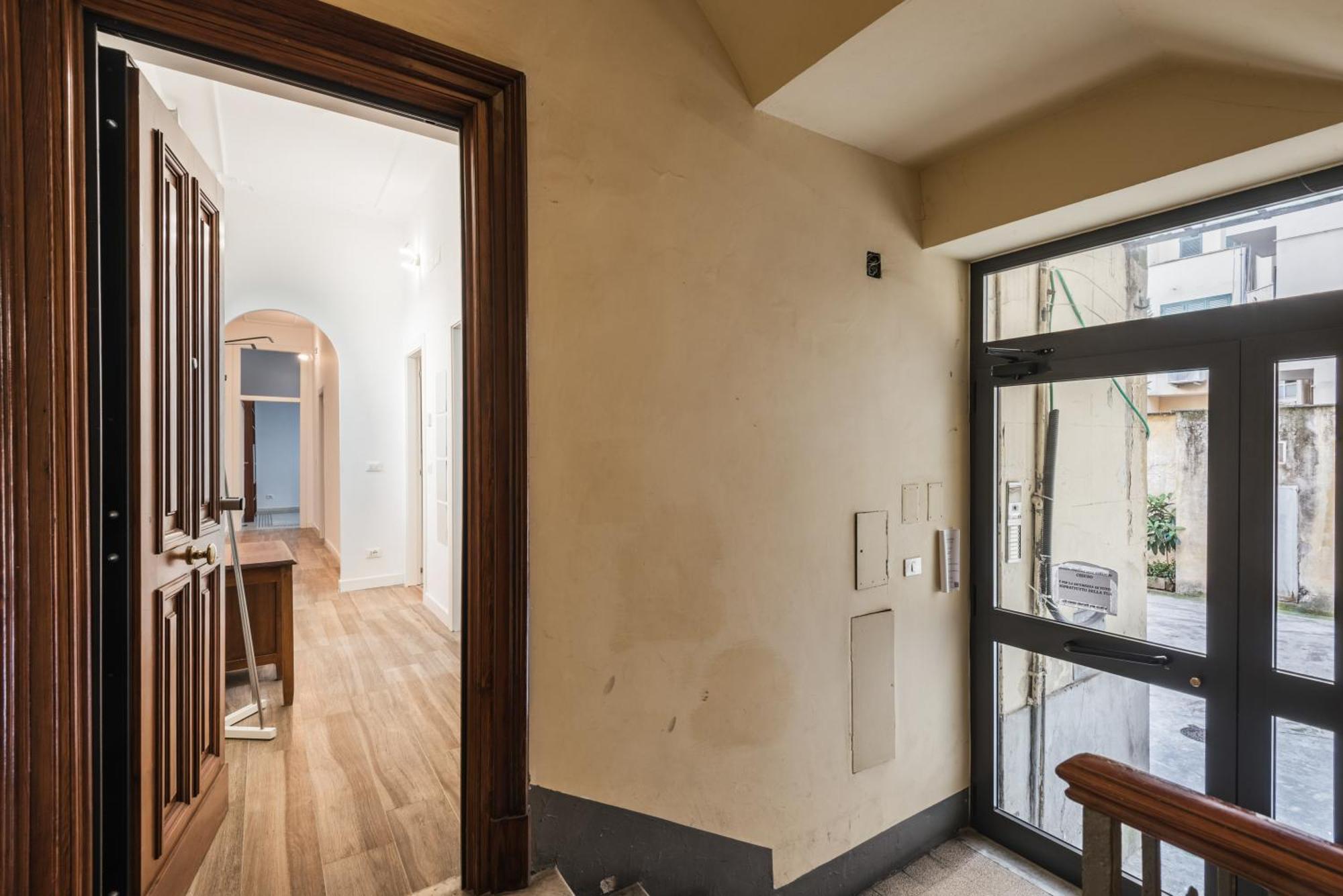 Iflat Mid-century Modern Vatican Apartment Rom